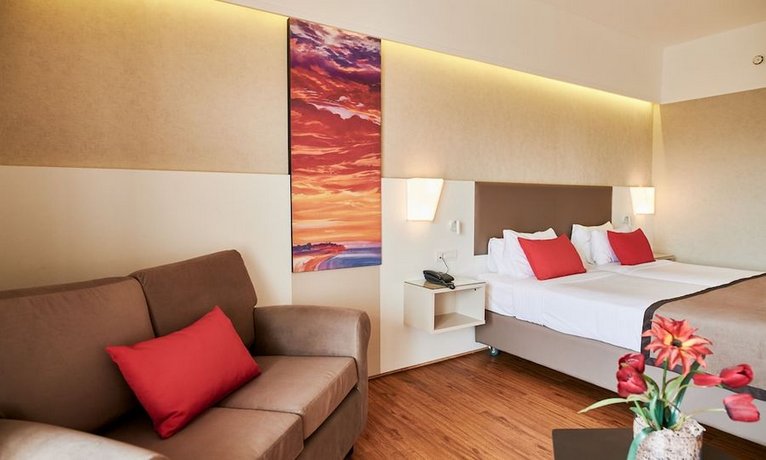 Ramada Plaza Thraki