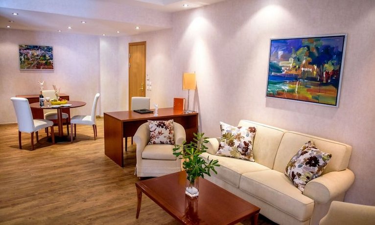 Ramada Plaza Thraki