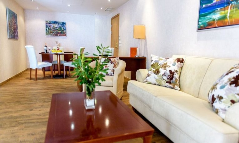 Ramada Plaza Thraki