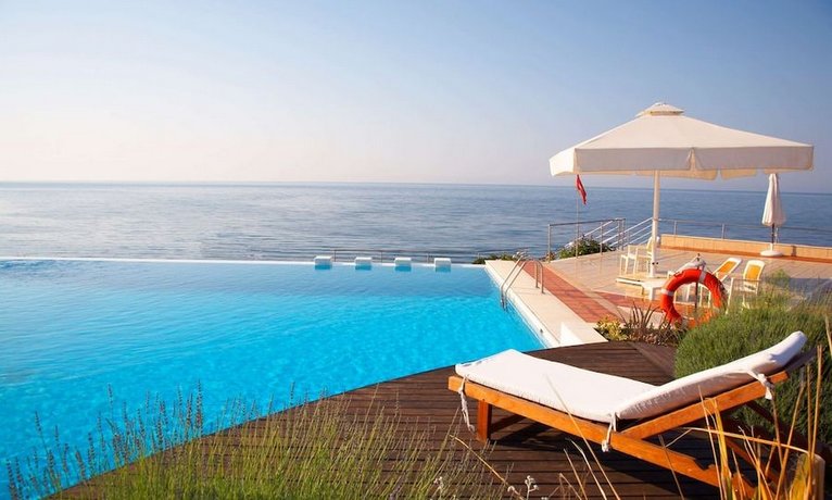 Ramada Plaza Thraki