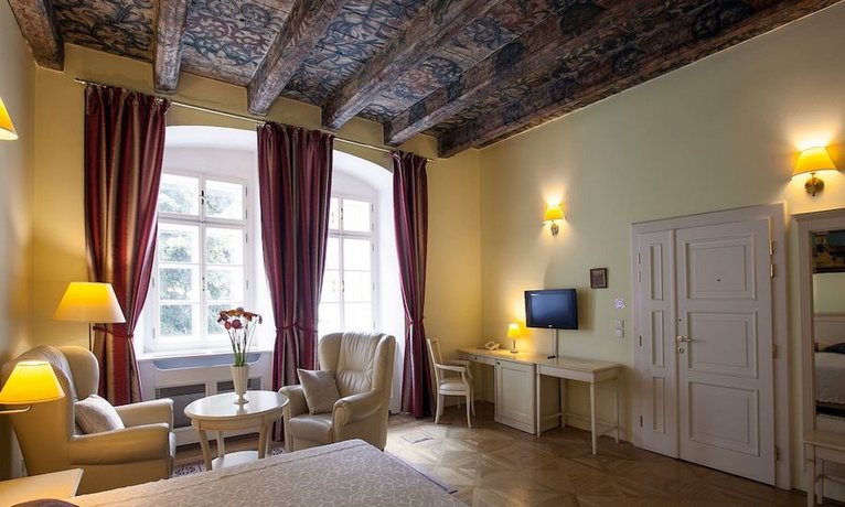 Tyn Yard Residence