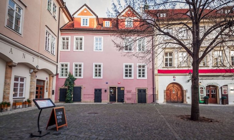 Tyn Yard Residence