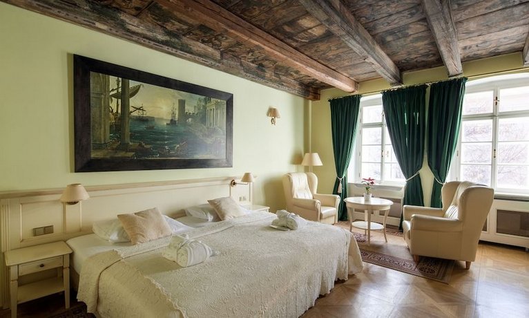 Tyn Yard Residence