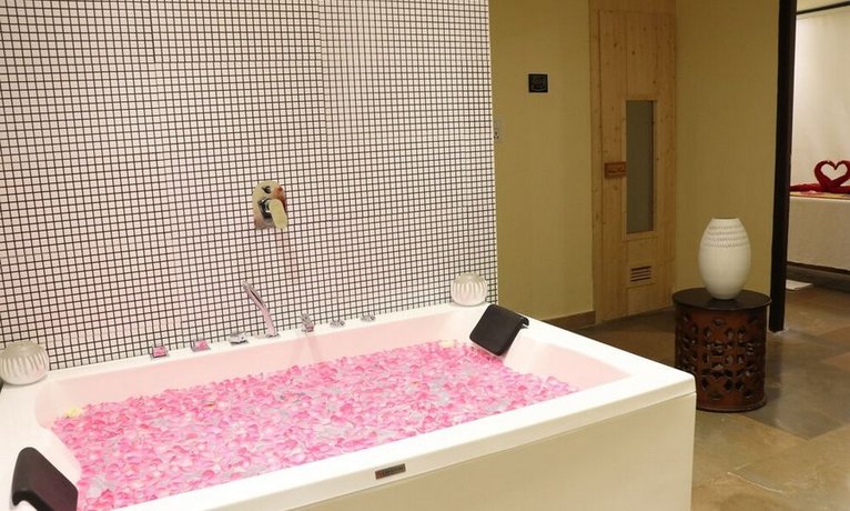 juSTa Sajjangarh Resort & Spa