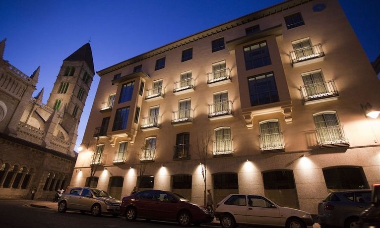 Nexus Valladolid Suites & Hotel