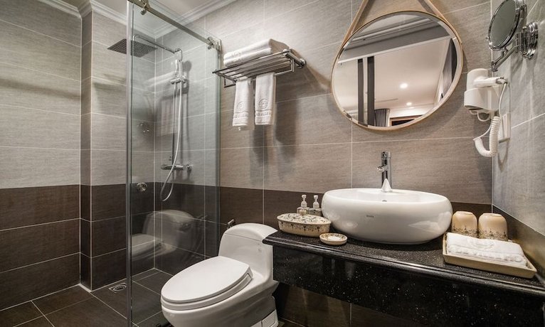 May De Ville Legend Hotel & Spa