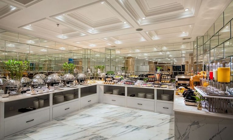 May De Ville Legend Hotel & Spa