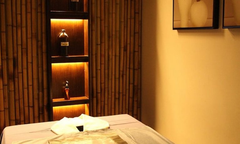 May De Ville Legend Hotel & Spa