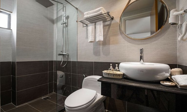 May De Ville Legend Hotel & Spa