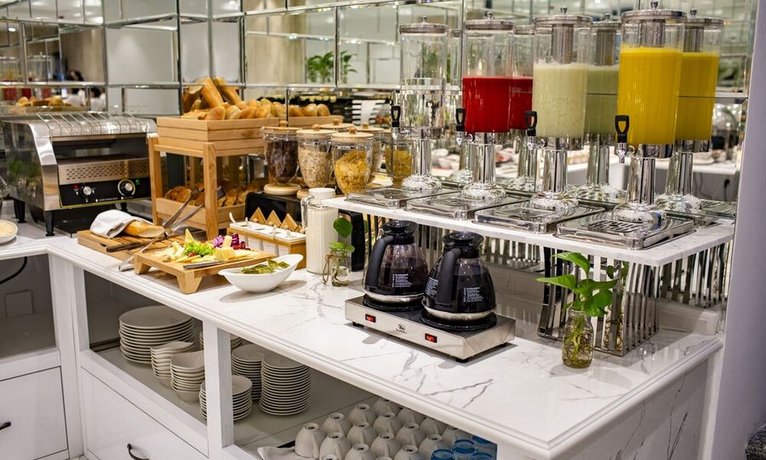 May De Ville Legend Hotel & Spa