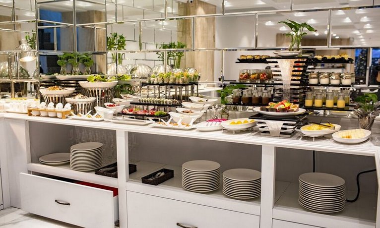 May De Ville Legend Hotel & Spa