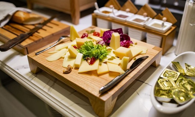 May De Ville Legend Hotel & Spa
