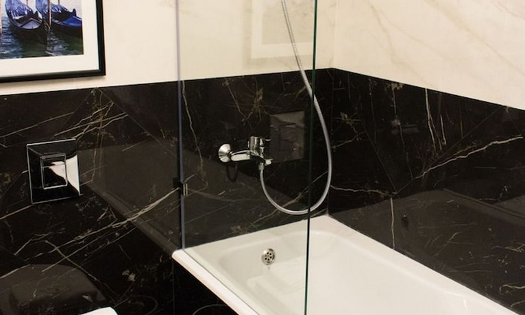 Madison Ave Hotel Bishkek