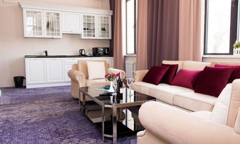 Madison Ave Hotel Bishkek