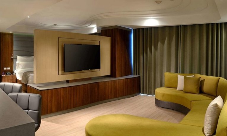 HS HOTSSON Hotel Irapuato