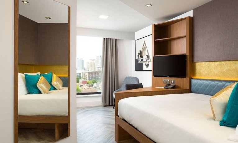 Roomzzz London Stratford