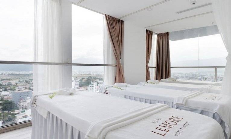 Le More Hotel