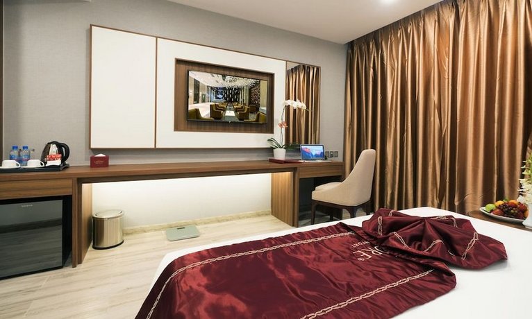 Le More Hotel