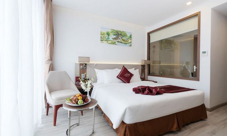 Le More Hotel