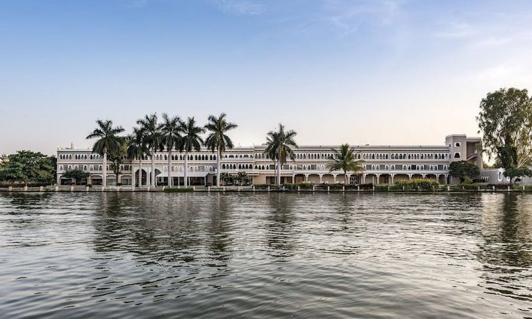 Hotel Lakend
