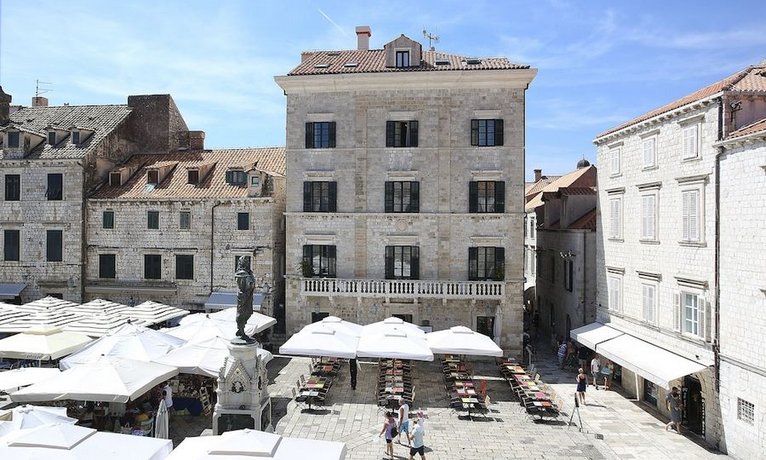 The Pucic Palace 전쟁사진 전시관 Croatia thumbnail