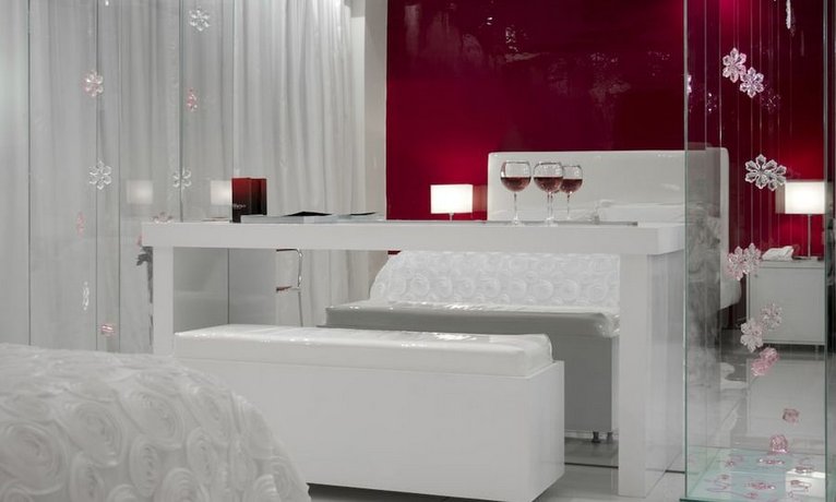Athens Status Suites