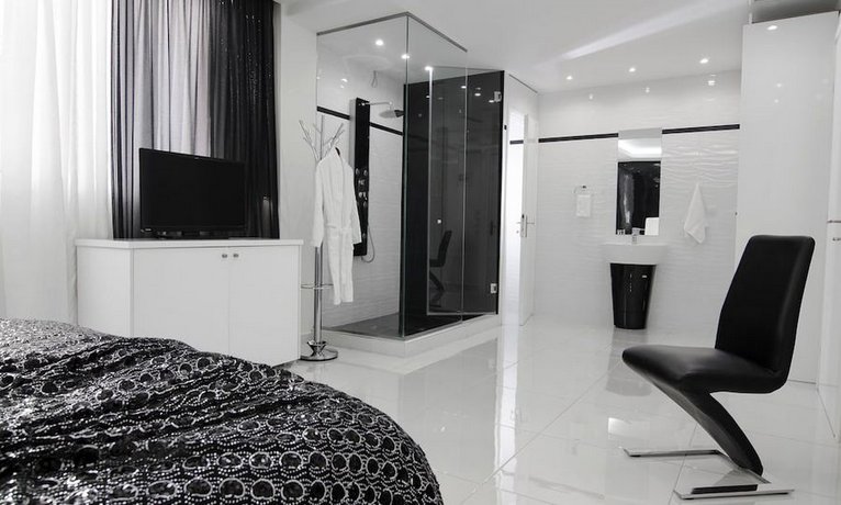 Athens Status Suites