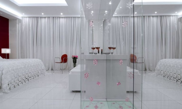 Athens Status Suites