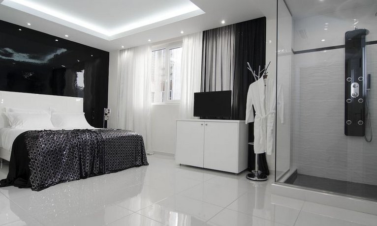 Athens Status Suites