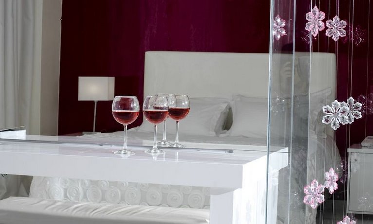 Athens Status Suites