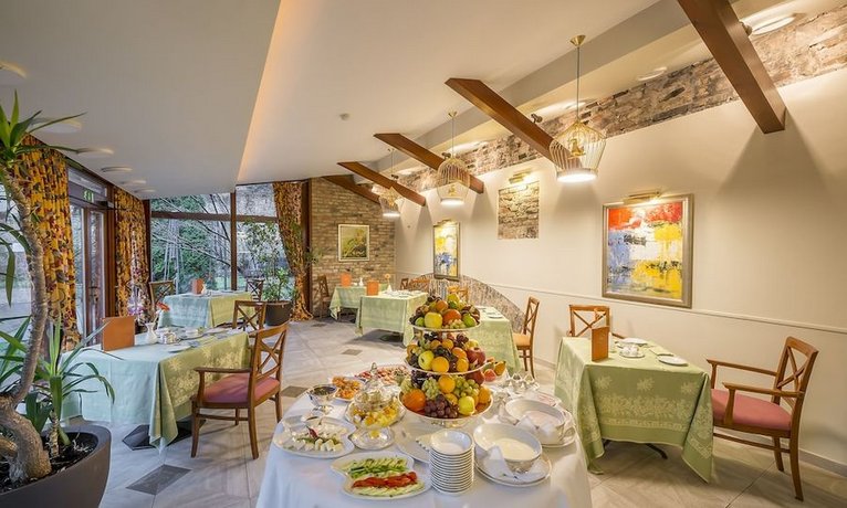Grotthuss Boutique Hotel