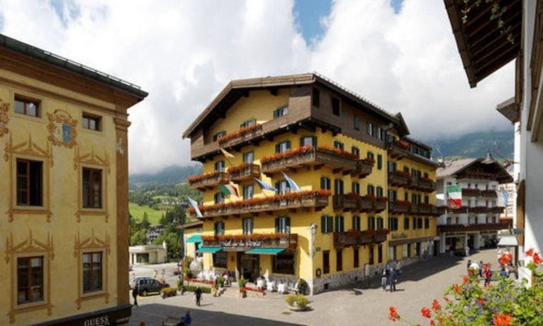 Hotel De La Poste Cortina d'Ampezzo Col Druscie Ski Lift Italy thumbnail