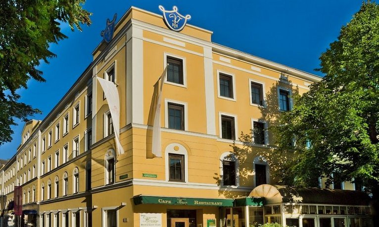 Hotel Parkhotel Graz - Traditional Luxury Dradiwaberl Uni Buchladen Austria thumbnail