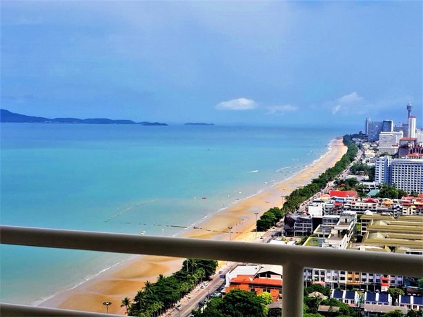 30th Floor Beach Condo With Stunning Sea Views