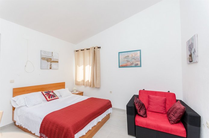 Apartments Rose Sucuraj