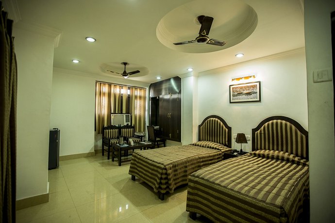 Deep Hotel