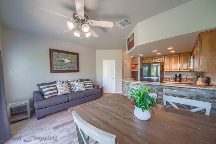 Tube-alicious SS 2B 1 Bedroom 1 Bathroom Condo