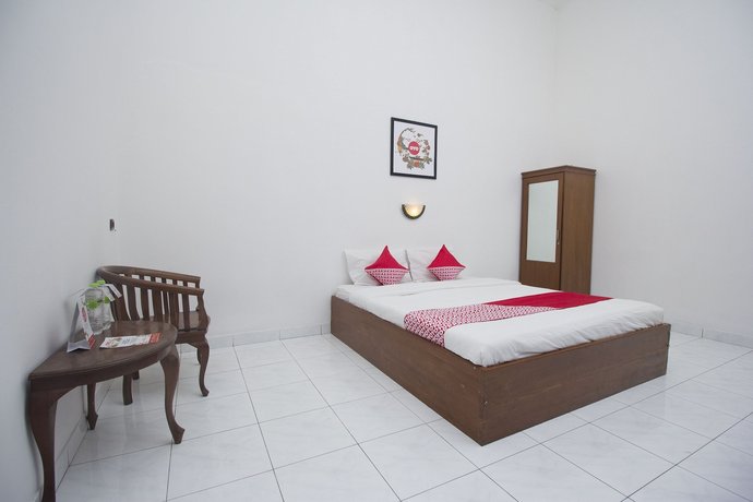 OYO 759 Hotel Dewi Sri