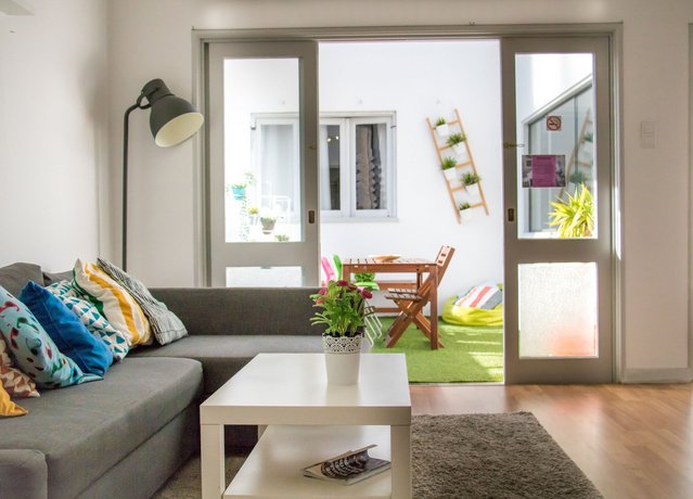 Travel & Live Porto Hostel