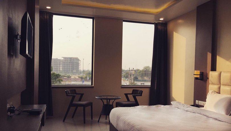 Hotel Neerja Inn