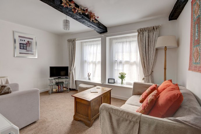 Katrinas Apartment By Treetop Property