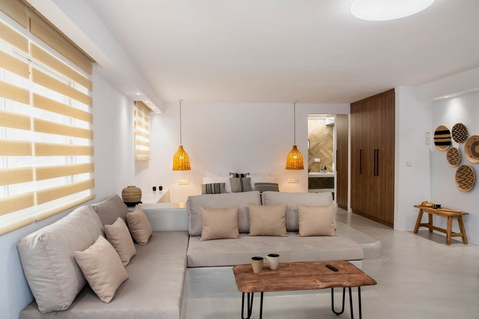 Pebble Luxury Suite by the Sea