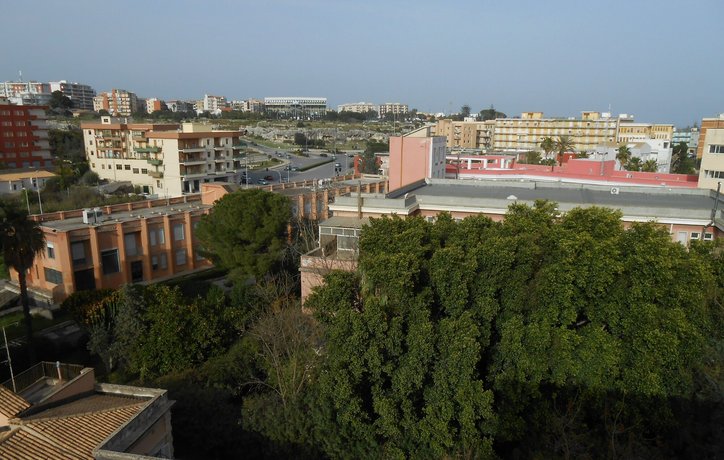 amuni' Syracuse