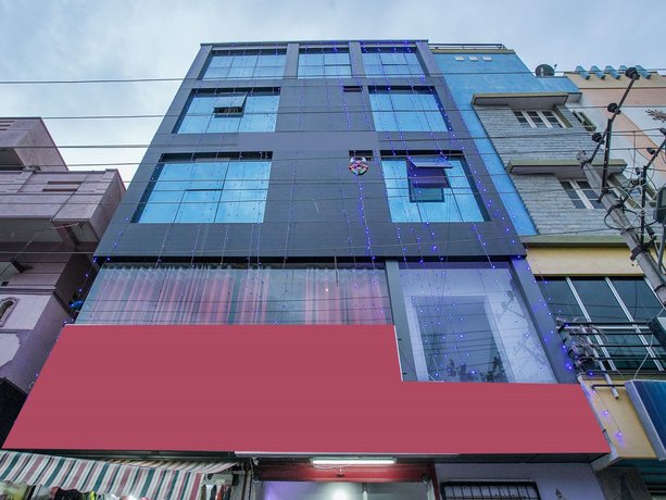 OYO 15818 Om Sai Residency