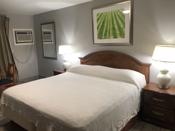 Bay Breeze Inn