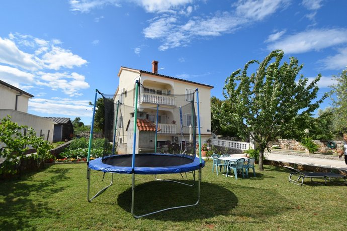 Apartment Danica Malinska