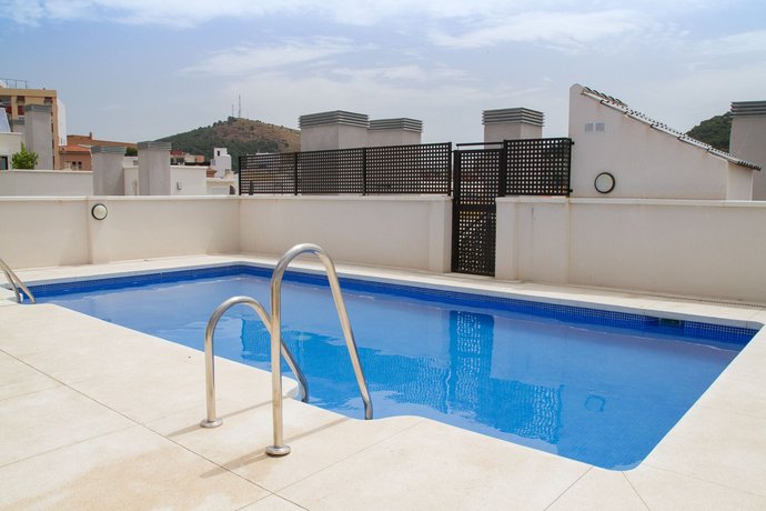 Deluxe Apartment Downtown with Pool and Parking