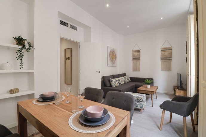 Trendy Two Bedrooms in Ollerias