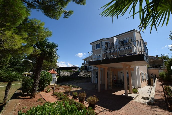 Apartments Frane Malinska
