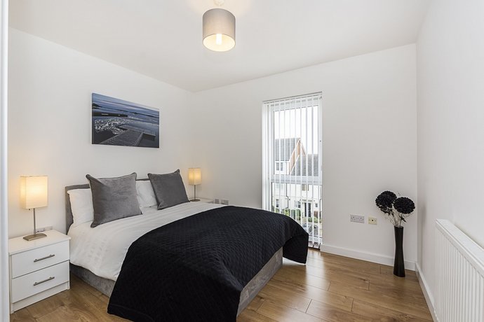 Merrick House Apartments - Two Bedroom Balcony Apartments
